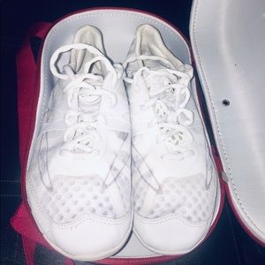 Nfinity Vengeance cheerleading shoes w/ case EUC